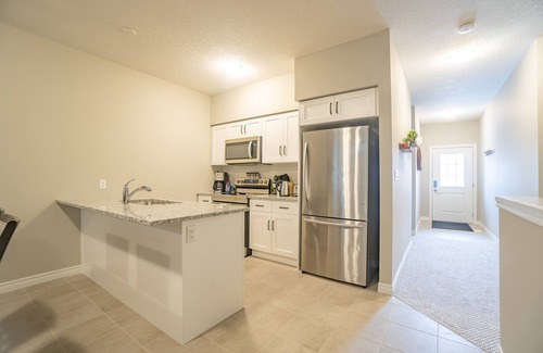 Midland House | ★Spotless 3BR home near Beaches, Trails & Shrine - Midland, Tiny, Georgian Bay