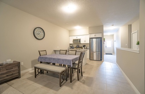Midland House | ★Spotless 3BR home near Beaches, Trails & Shrine - Midland, Tiny, Georgian Bay
