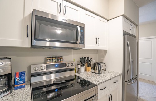 Midland House | ★Spotless 3BR home near Beaches, Trails & Shrine - Midland, Tiny, Georgian Bay