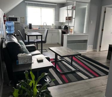 East Kildonan House | Spotless 4 Bedrooms 4 Beds Sleep 8 in Winnipeg