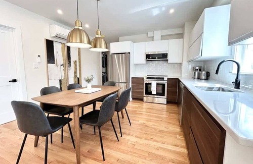 Arlington Apartment | Spotless and Modern Apt w/2Ba,W/D,King Bed,Parking