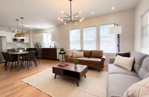 Arlington Apartment | Spotless and Modern Apt w/2Ba,W/D,King Bed,Parking