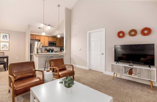 Westerville Apartment | Spotless Monthly Penthouse | 2BR + Pool + Gym