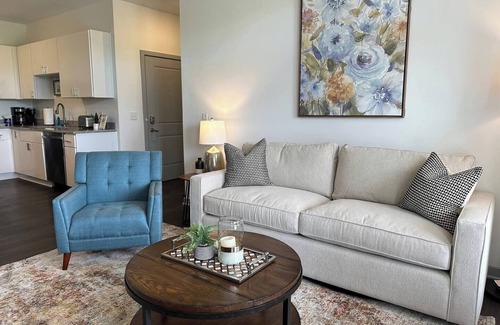 Tuttle West Apartment | Spotless Remote Work Flat | Pool + Fast WiFi