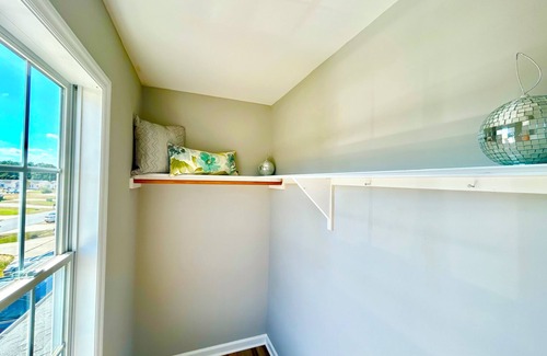 Kipling House | Spotless Townhome 3 Bed 4 Bath with First Floor Master Close to Campbell