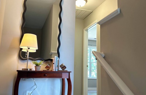 Kipling House | Spotless Townhome 3 Bed 4 Bath with First Floor Master Close to Campbell