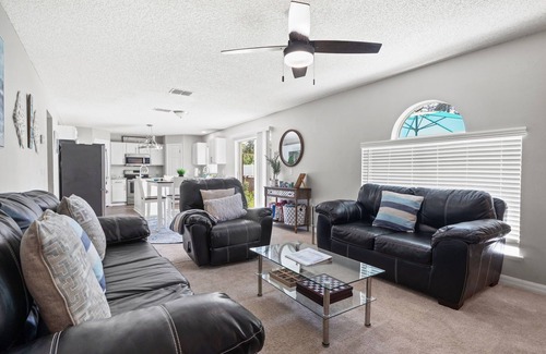 Palm Coast House | Spotless Villa! Pool Firepit-15 min to beach! Huge family Home