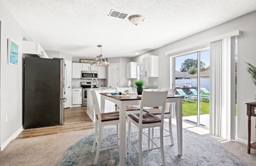Palm Coast House | Spotless Villa! Pool Firepit-15 min to beach! Huge family Home