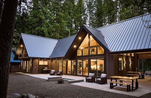 Rhododendron House | Spotted Dog Lodge