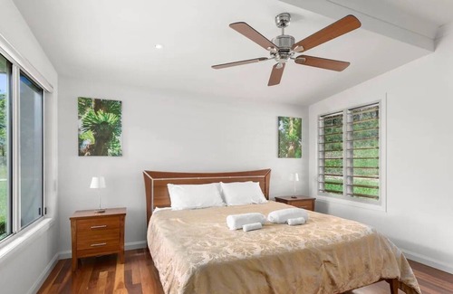 Sherwood House | Spotted Gum Cottage - Bush and Beach Experience