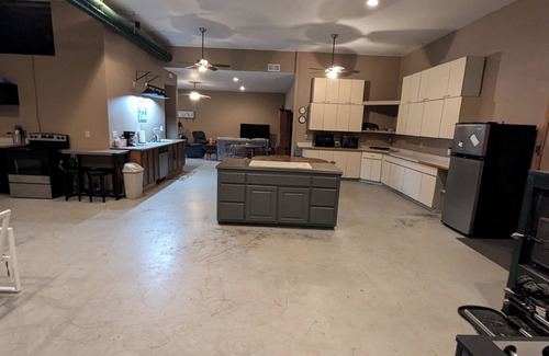Garrison Cabin | Sprawling 4-bedroom plus loft cabin in Garrison