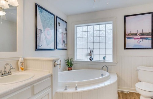 Wichita House | Sprawling 6BD Home With POOL In Safe Area!