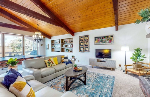 Centralia House | Sprawling and colorful lakefront home with patio