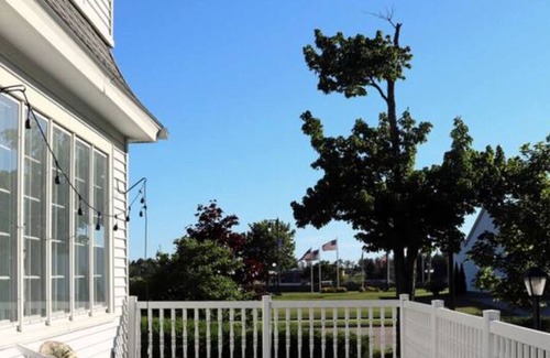 Manistique House | Sprawling historic home in heart of Central UP