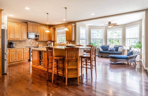 Severna Park House | Sprawling Luxury Home on a Private Cul De Sac with Gaming Sports Bar, Big Yard Mins to Annapolis