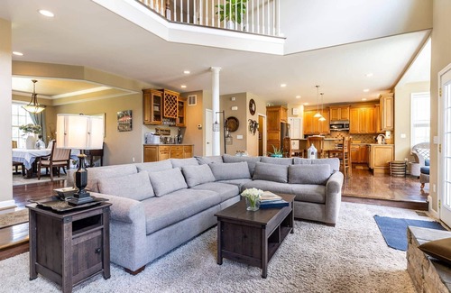 Severna Park House | Sprawling Luxury Home on a Private Cul De Sac with Gaming Sports Bar, Big Yard Mins to Annapolis