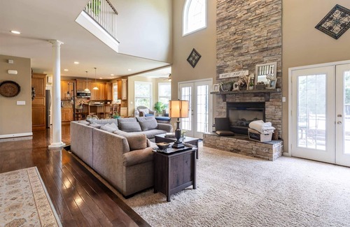 Severna Park House | Sprawling Luxury Home on a Private Cul De Sac with Gaming Sports Bar, Big Yard Mins to Annapolis