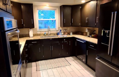 Wooded Estates House | Sprawling mid-century, unique, SPACIOUS & dog friendly home!