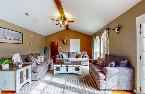 Howard House | Sprawling Panoramic Views on the Arkansas River