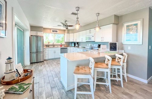 North Captiva House | SPRAWLING PRIVATE BEACHFRONT - Sleeps 10, perfect for a family, 2 golf carts