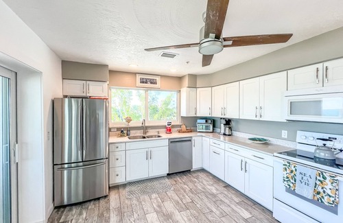 North Captiva House | SPRAWLING PRIVATE BEACHFRONT - Sleeps 10, perfect for a family, 2 golf carts