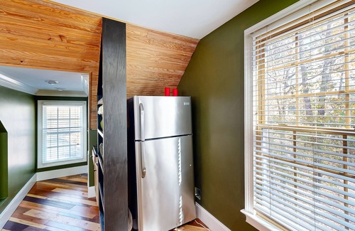 Chester County House | Sprawling property with a pool, hot tub, fireplaces, grill, retro bedroom, & AC