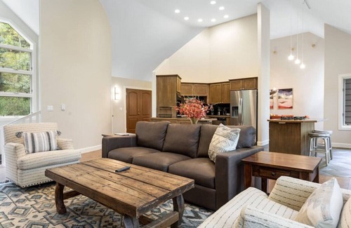 Highland Meadows House | Sprawling West Vail Home - Private Hot Tub!