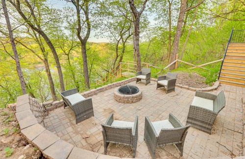 Lake Delton Villa | Sprawling Wisconsin Dells Home with Deck and Fire Pit