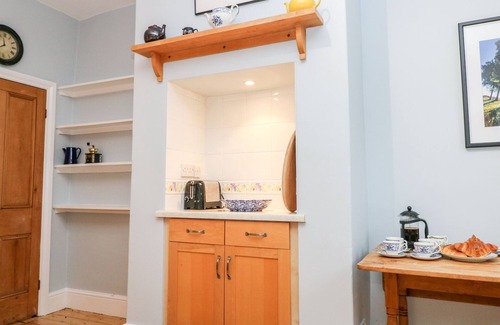 Hayfield House | SPRING BANK COTTAGE, pet friendly, with open fire in Hayfield