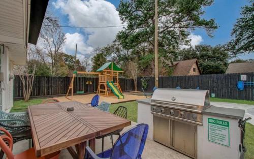 Spring Branch Central House | Spring Branch Paradise 4-BD Backyard Pool Oasis