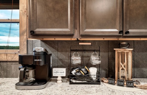 Sevierville Cabin | Spring Break Fun! Cozy 4BR~ Mt. Views~ Fire Pit ~Pool Table~ Hot Tub~Flat Roads!