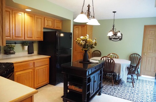 Thompsonville House | SPRING BREAK SPECIAL - 1 Mile from beautiful Crystal Mountain