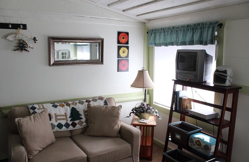 Seeley Lake Cabin | Spring Cabin at Tamaracks Resort a cozy cabin with full kitchen and lake views.