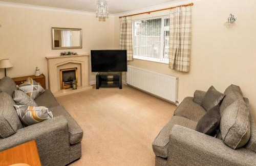 Birkdale House | Spring Close