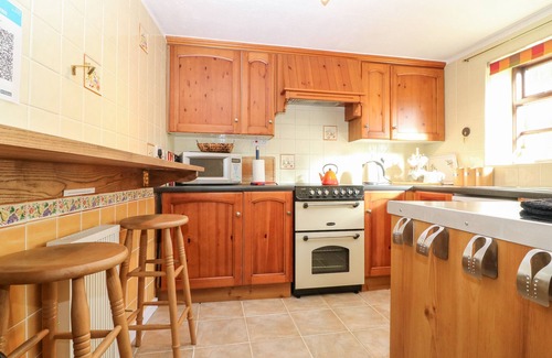 Wroxton Cottage | SPRING COTTAGE, family friendly, character holiday cottage in Wroxton