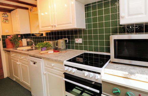 Scawton Cottage | SPRING COTTAGE, family friendly, with a garden in Husthwaite