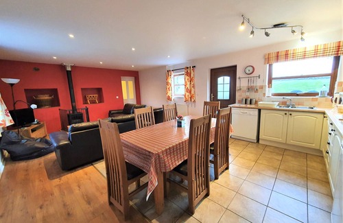 Menai Bridge Cottage | Spring Cottage (Sleeps 8)-Holiday Cottages Views Of Snowdon Range Menai Bridge