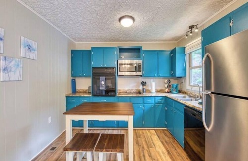 Waynesville House | Spring* Country Living w/Mountain Views, Creekside