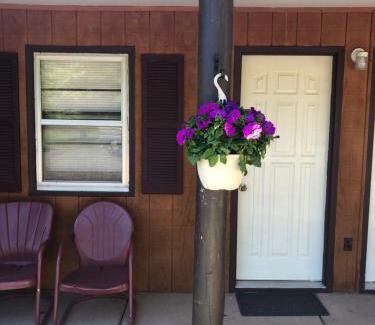 Hill City Hotel | Spring Creek Inn