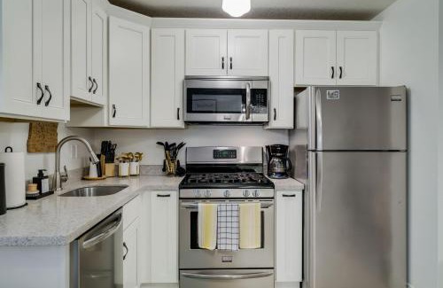 University Park Apartment | !Spring Deals! Bright & Cozy Modern Studio, Fast WiFi, Quiet, Walkable to University of Portland