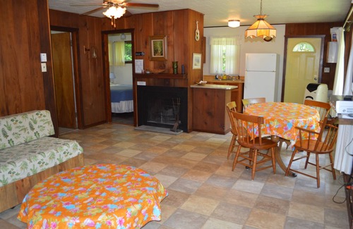 Lakeside Cottage | *SPRING DISCOUNT!* Right on Lake Michigan! Large 2 acre yard and private beach