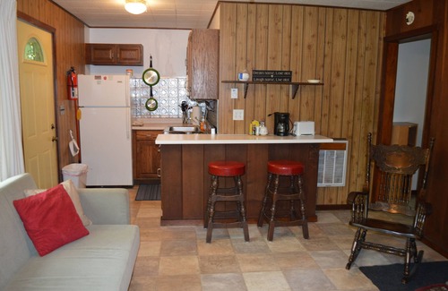 Lakeside Cottage | *SPRING DISCOUNT!* Right on Lake Michigan! Large 2 acre yard and private beach