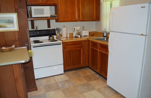 Lakeside Cottage | *SPRING DISCOUNT!* (See description) Two Bedroom Cottage with Private Beach!