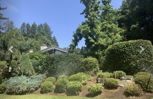 Saanich House | Spring Gate Estate by Elk Lake
