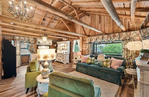 Rudy House | Spring Hill Farm - The Pampered Peacock
