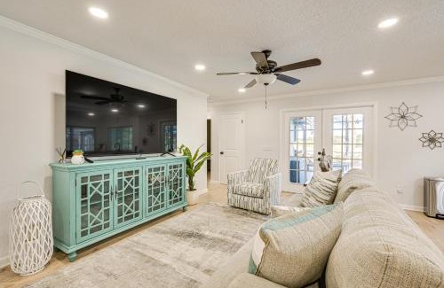 Spring Hill House | Spring Hill Home with Pool, BBQ Grill and Outdoor TV!