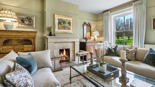 Brimpsfield House | Spring House