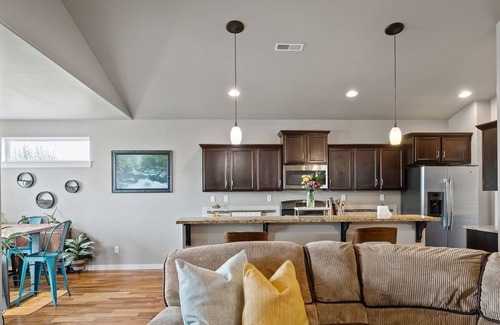 Southwest Ada County Alliance House | Spring into Sunshine! Save 10% until April 30th!