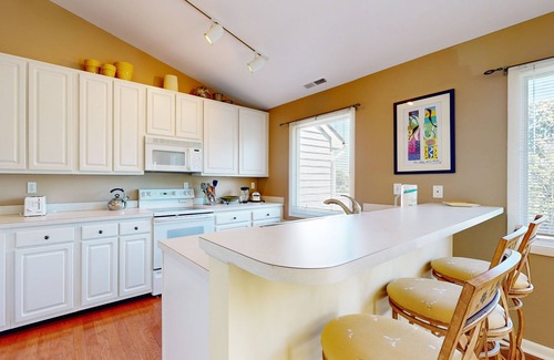 Rehoboth Beach Condo | Spring Lake Condo with balcony, free WIFI, W/D, shared pool