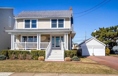 Spring Lake House | Spring Lake Waterfront - 2 Blocks from Beach